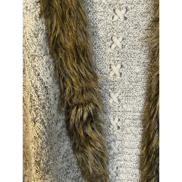XOXO Womens Cable Knit Faux Fur Trim Poncho Shawl Cardigan Sweater M - Picture 8 of 11